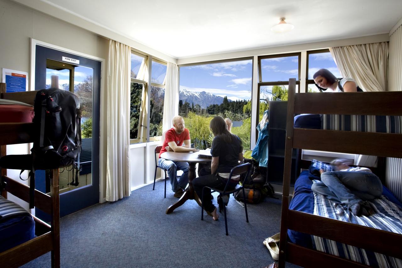 Bumbles Backpackers Vandrehjem Queenstown Eksteriør billede